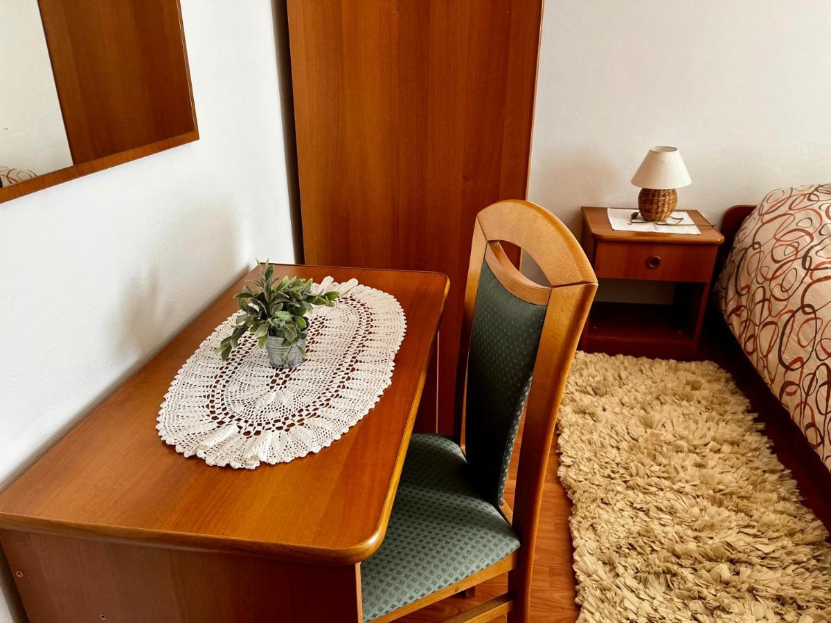 Apartments Maricic Banjol Екстер'єр фото