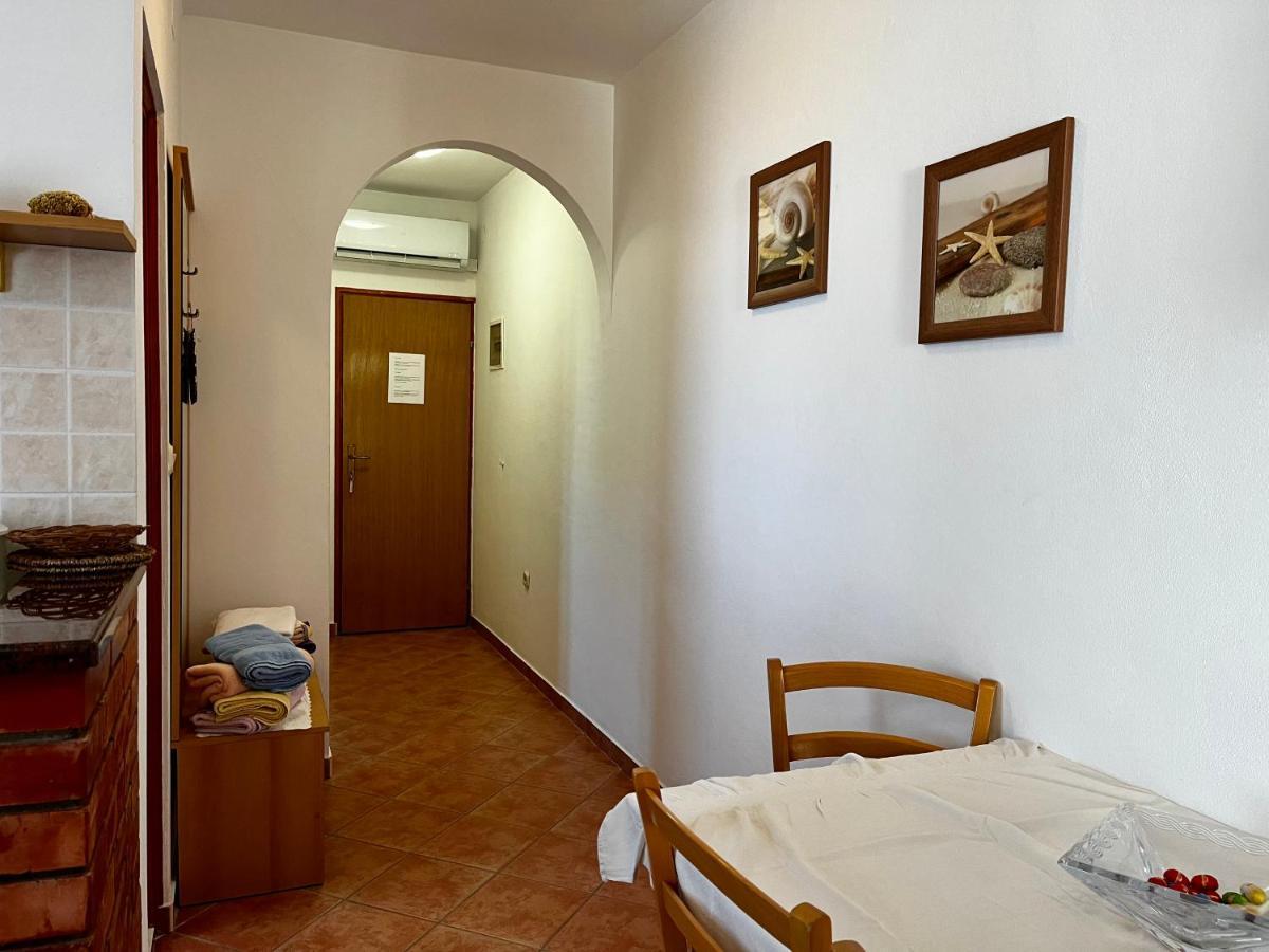 Apartments Maricic Banjol Екстер'єр фото