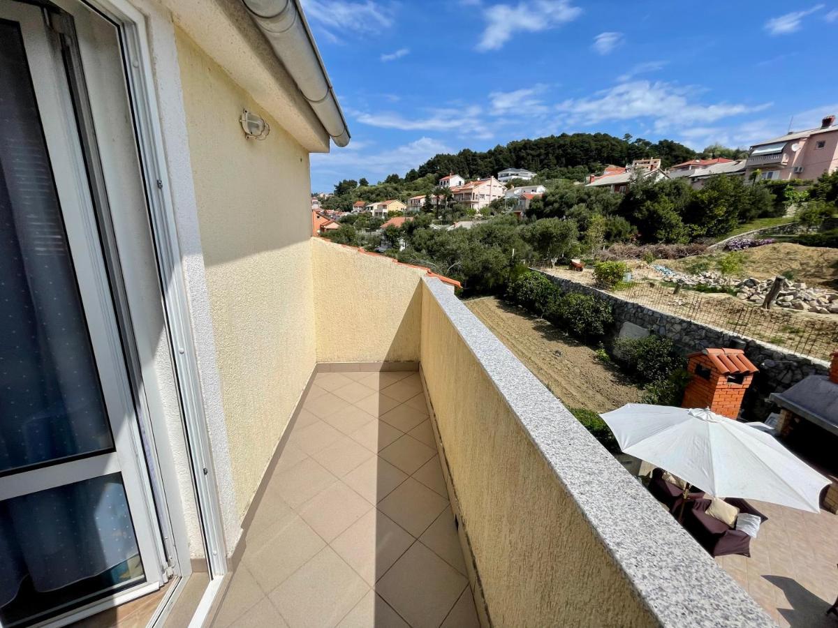 Apartments Maricic Banjol Екстер'єр фото